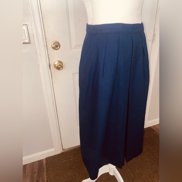 Vintage classic wool skirt - Picture 2 of 8